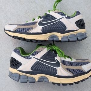 DS Nike Air Vomero 5 Pale Ivory Chlorophyll Running shoes